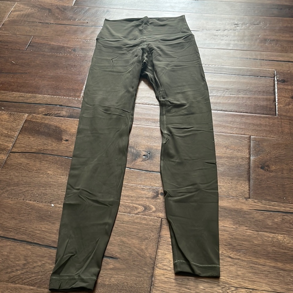Dark green Lululemon leggings